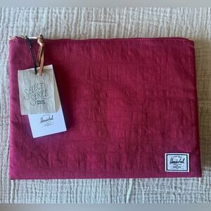 NWT!! Herschel Network XL Pouch